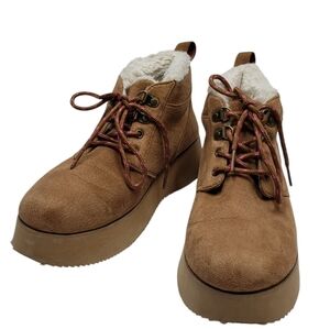 American Eagle Platform Ankle boots Lace Up Faux Suede Lined Size 8 Tan